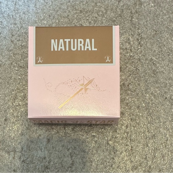 JEFFREE STAR COSMETICS
Magic Star Luminous Setting Powder - Picture 4 of 4